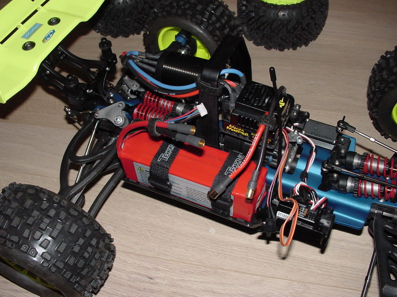 b-revo chassis alu et b-revo chassis carbone - Page 4 DSC00010_resize